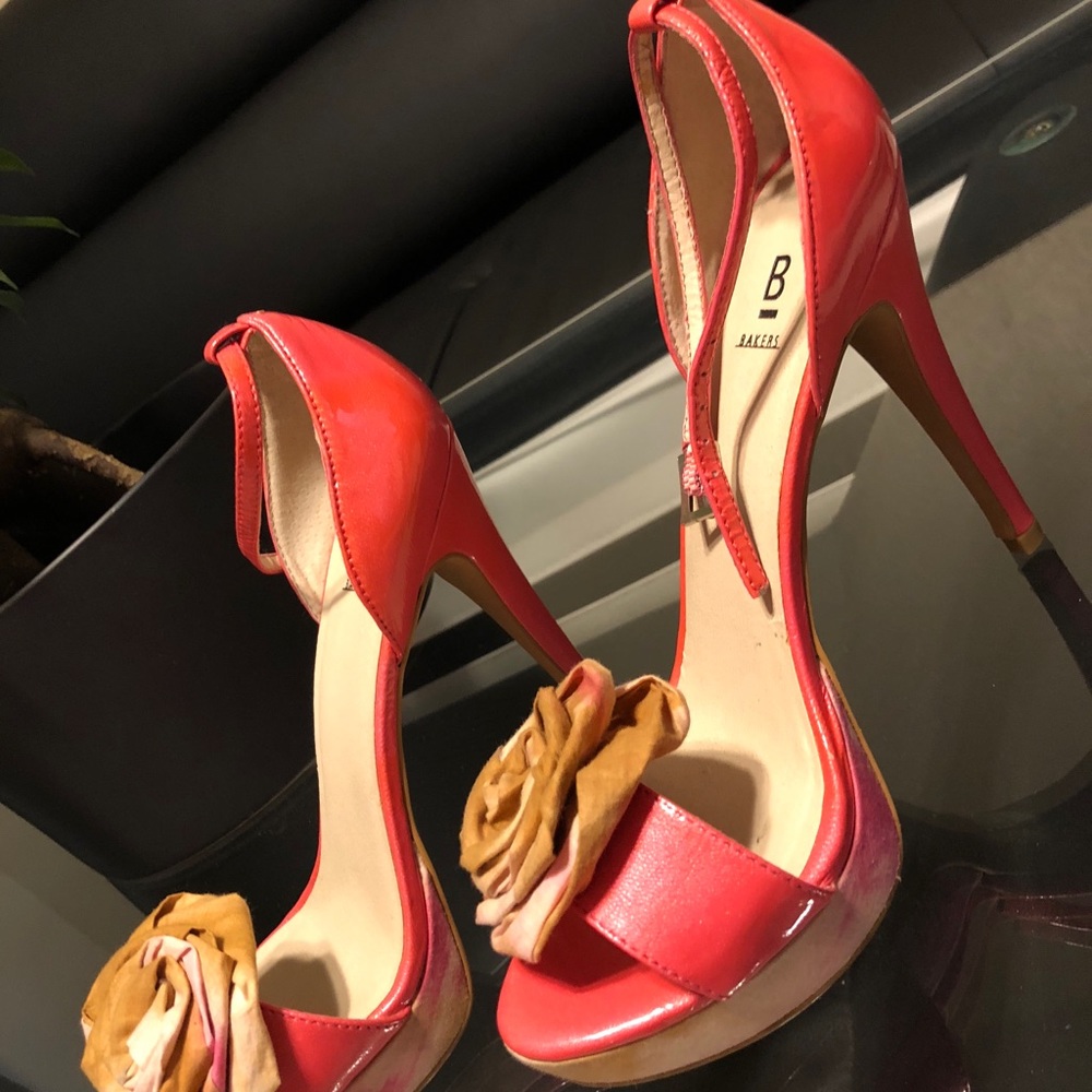 Beautiful floral shiny peach high heels 4-1/2 heel